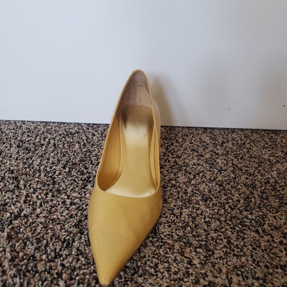 Shoes - Picture 2 of 5